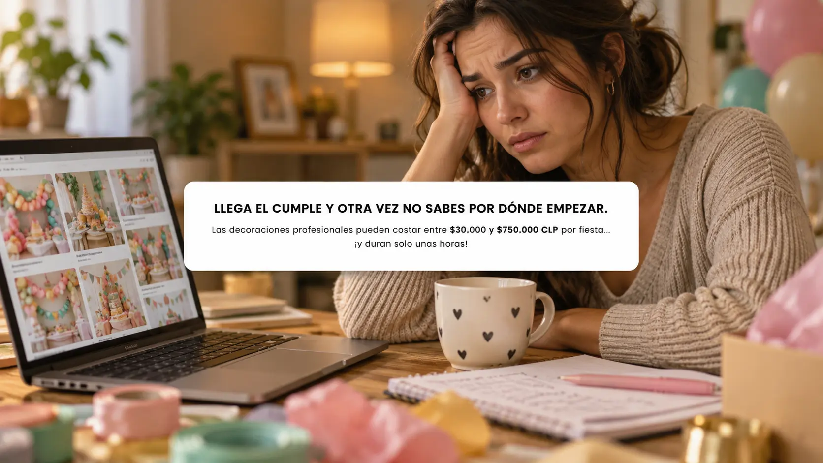 Mamá preocupada frente a su computadora pensando en la decoración de un cumpleaños