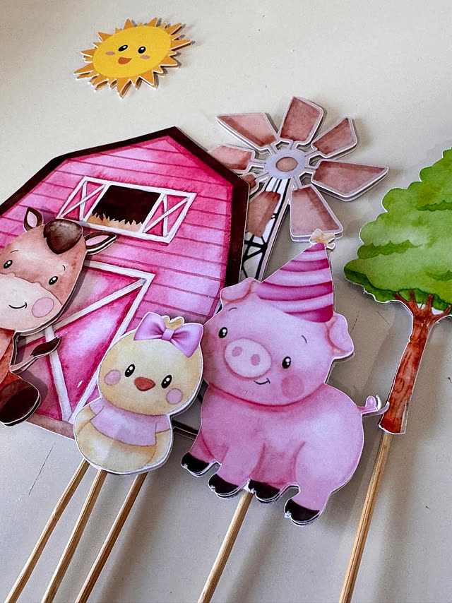 Toppers de granja con animalitos y granero rosa